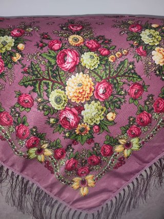 Mantón floral con flecos