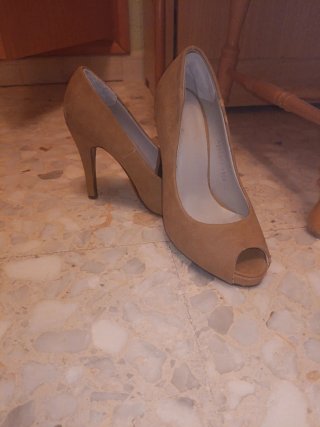 Zapatos de tacón sin puntera color camel