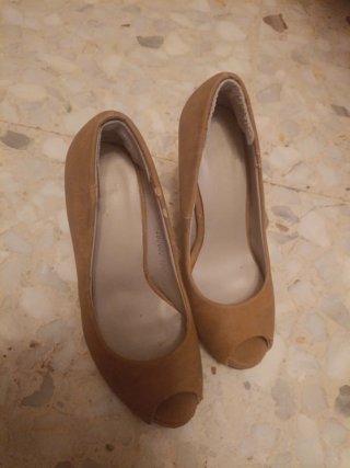 Zapatos de tacón sin puntera color camel