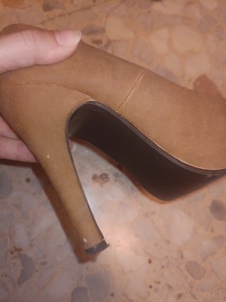 Zapatos de tacón sin puntera color camel