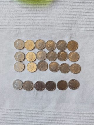 Lote de 24 monedas de pesetas. Plateadas