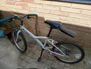 Bicicleta infantil blanca