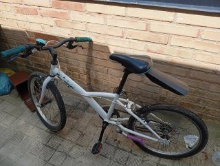 Bicicleta infantil blanca