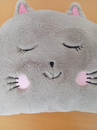 Cojín peluche gato suave