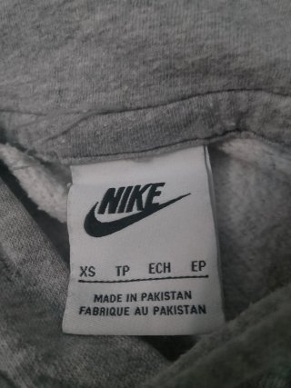 Sudadera Nike con capucha gris