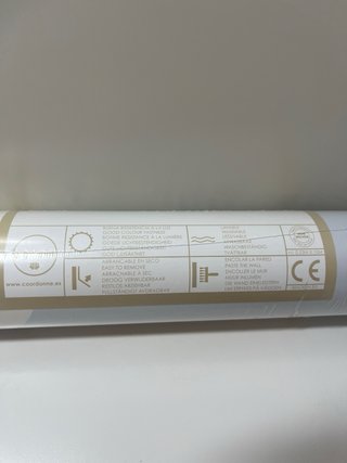 Papel pintado azul con lunares