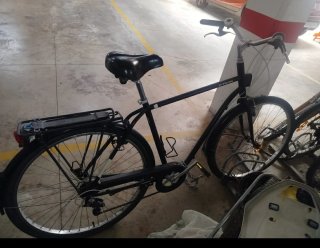 Bicicleta de paseo BTWIN negra
