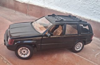 Jeep Grand Cherokee 1:18