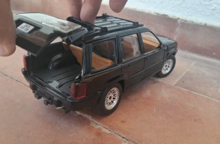 Jeep Grand Cherokee 1:18