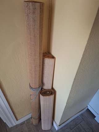 3 Persianas de caña.