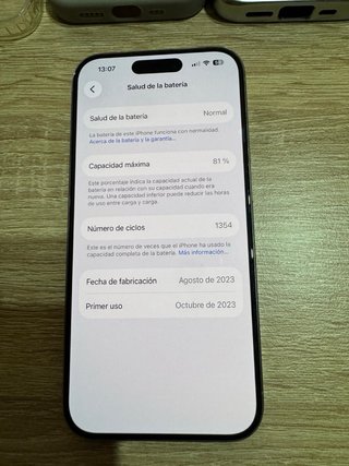 iPhone 15 Pro Gris + 5 Fundas
