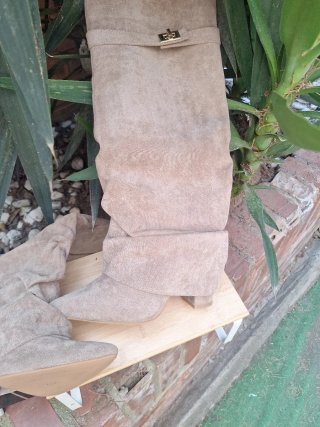 Stivali alti in pelle scamosciata beige taglia 38