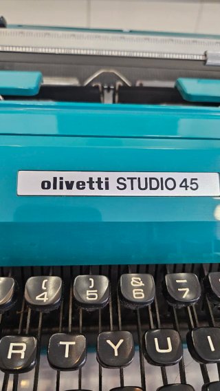 Máquina de escribir Olivetti Studio 45