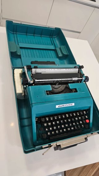 Máquina de escribir Olivetti Studio 45