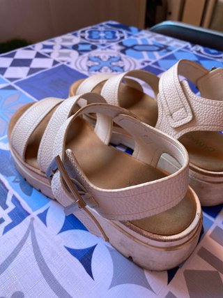 Sandalias blancas de verano