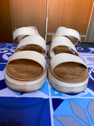 Sandalias blancas de verano