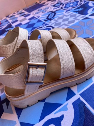 Sandalias blancas de verano
