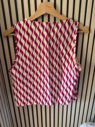 Chaleco corto estampado