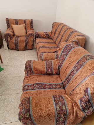 Sofás, se regalan