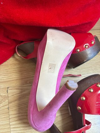 Rojo talla 39 rosa 40 Las dos 40€