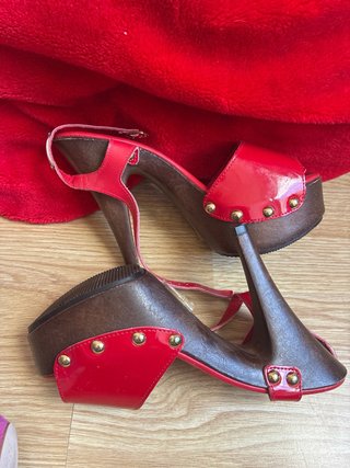 Rojo talla 39 rosa 40 Las dos 40€