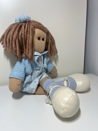 Muñeca de trapo clásica azul