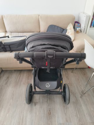 Carrito JANÉ Muum 4 con capazo 2 en 1 color gris