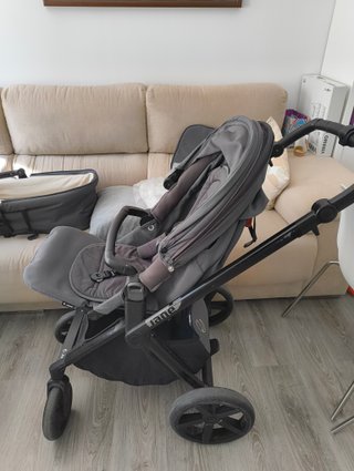 Carrito JANÉ Muum 4 con capazo 2 en 1 color gris