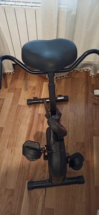 Bicicleta estática con asiento