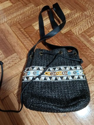 Bolso bombonera tejido con bordado