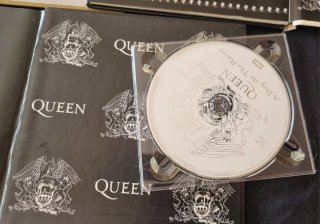 QUEEN - 10 CDs (Tapa Dura)
