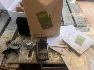 Teléfono móvil HTC P3300 Plata