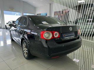VOLKSWAGEN Jetta 2.0 TDI 140 Advance