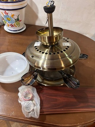 Ventilador de techo dorado envejecido