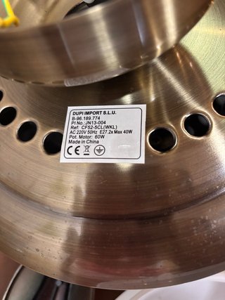 Ventilador de techo dorado envejecido