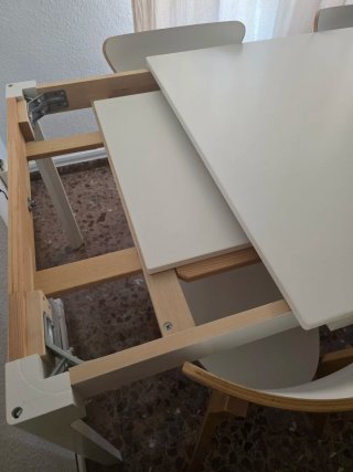 Mesa EKEDALEN IKEA blanca extensible con 4 sillas