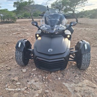 Can-Am Trike Negro