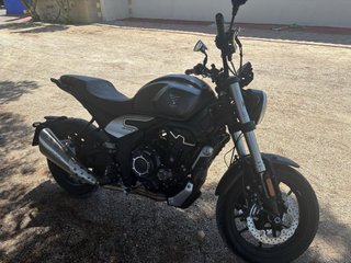 Voge 525 AC Moto Naked Gris/Plata