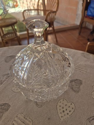 Bombonera de cristal tallado