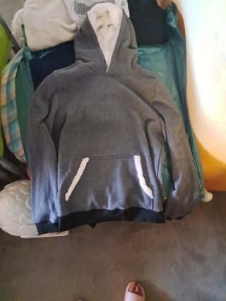 Lote Ropa Hombre: Jerséis y sudaderas.