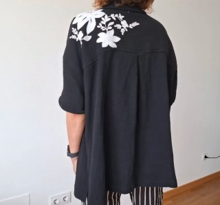 Blusa Free People Negra con Flores Blancas