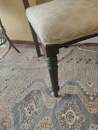 6 Sillas antiguas y 2 camas madera maciza.