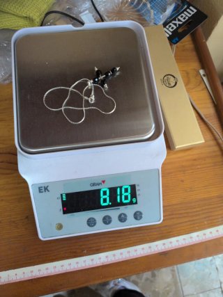 Cadena de plata con cruz de obsidiana