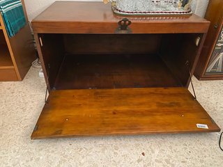 Baúl de madera maciza con cerradura