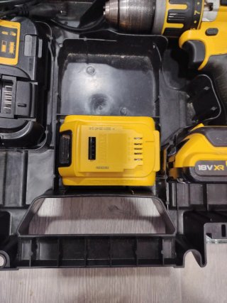 Taladro Dewalt DCD795 XR con baterías y maletín