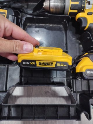 Taladro Dewalt DCD795 XR con baterías y maletín