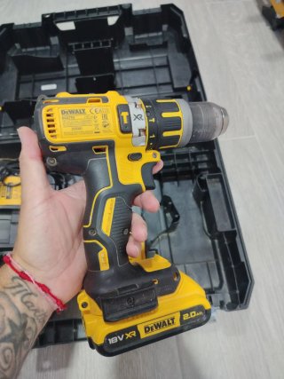 Taladro Dewalt DCD795 XR con baterías y maletín
