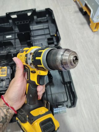 Taladro Dewalt DCD795 XR con baterías y maletín