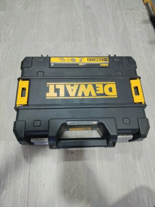 Taladro Dewalt DCD795 XR con baterías y maletín