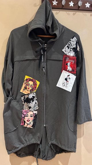 Chaqueta verde con parches